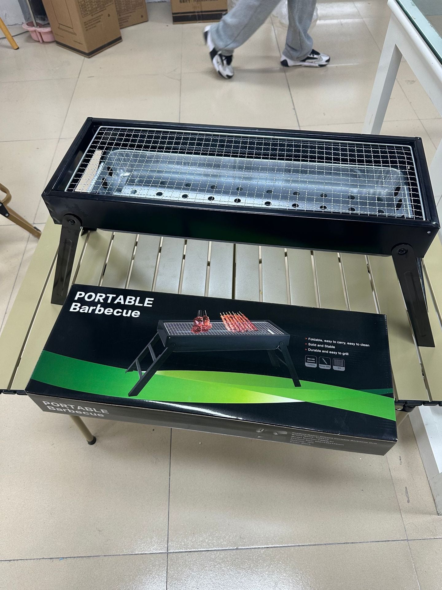 Folding Outdoor Barbecue Charcoal Grill Portable BBQ Grill Lightweight Smoker Grill for Camping Picnics Garden Beach Party